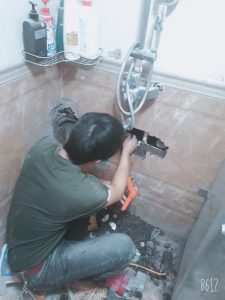 Tìm và sửa vị trí ống nước bị vỡ âm tường